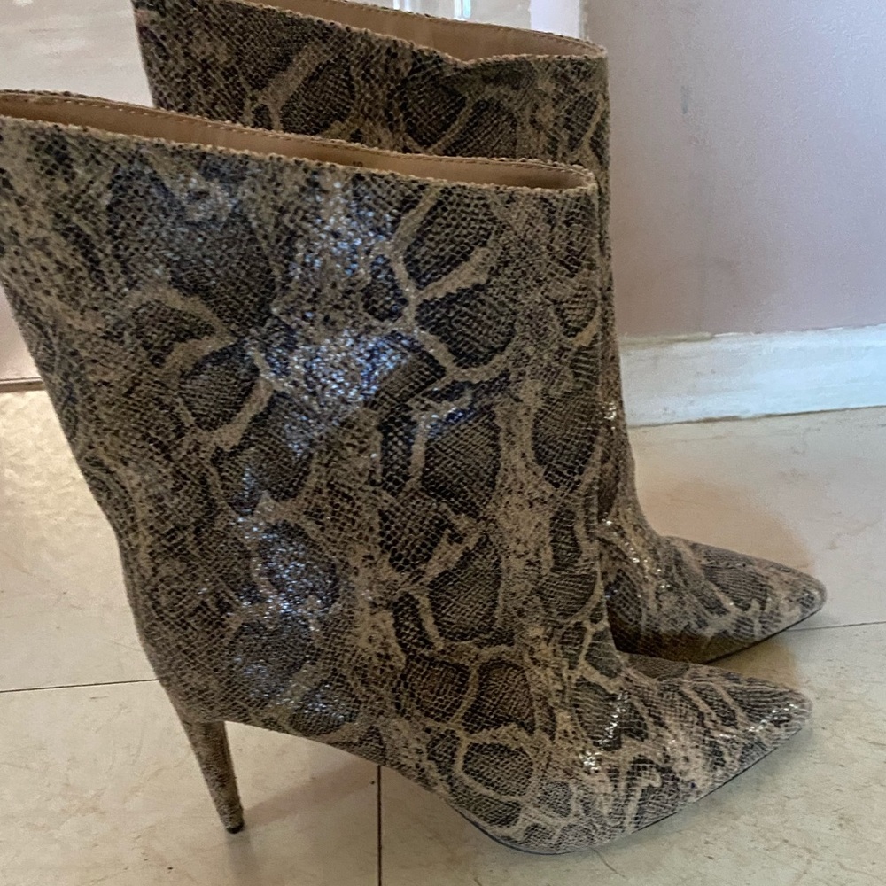 Asymmetrical booties